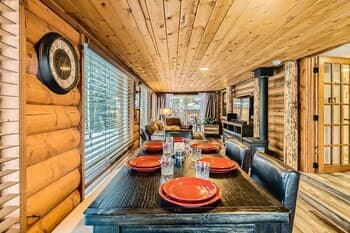 New Listing! Adventurer's Delight 1 Bedroom Condo by Redawning