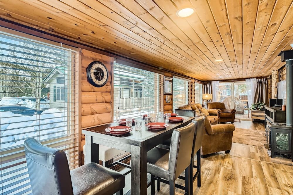 New Listing! Adventurer's Delight 1 Bedroom Condo by Redawning