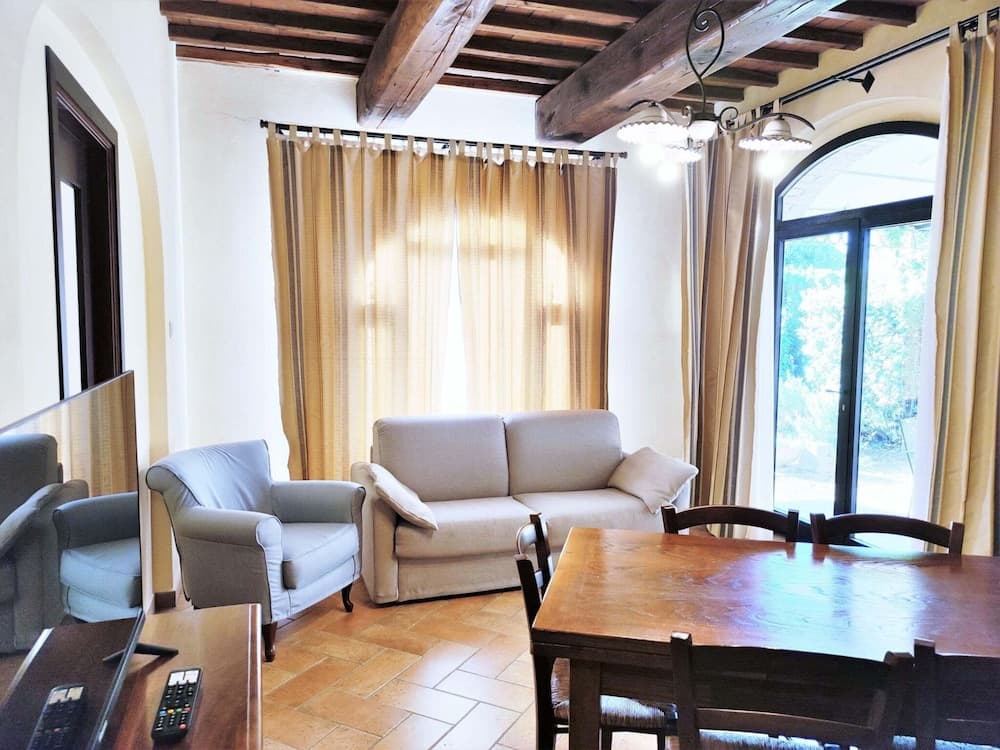 Tuscan Retreat With Pool