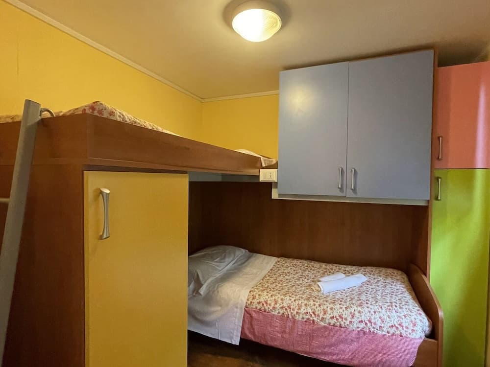 Snug Mobile Home in Toscana With Garden