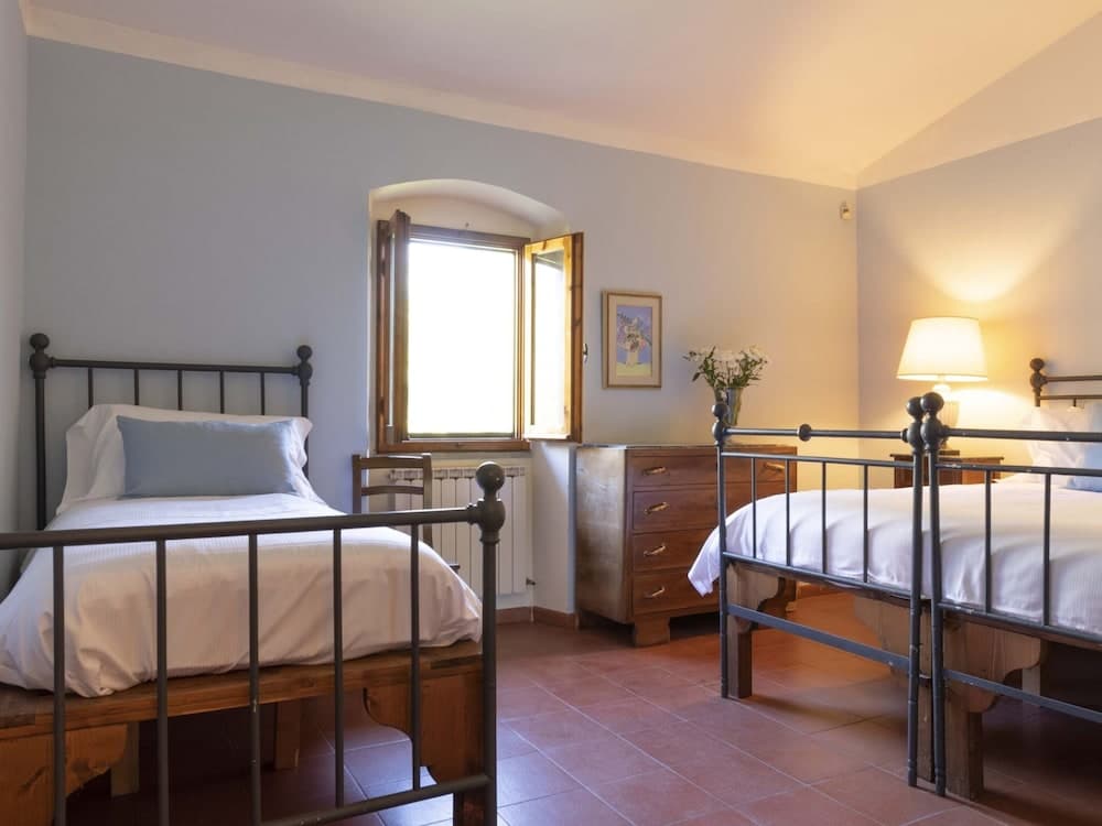 Belvilla by OYO Tasteful Villa With Bubble Bath