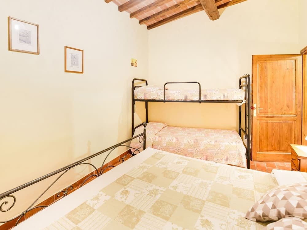 Cottage in Tuscany With Pool & Olive Groves