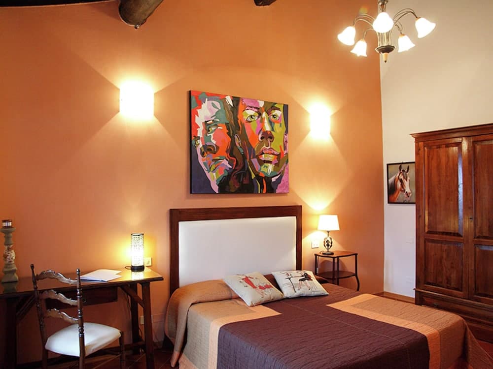 Scenic Tuscan Mansion