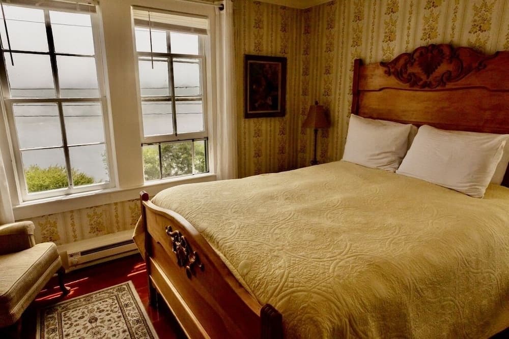 The Historic Requa Inn