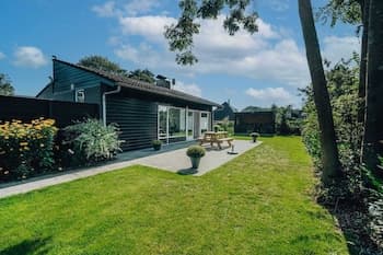 Beautiful Holiday Home in Ouddorp With Balcony