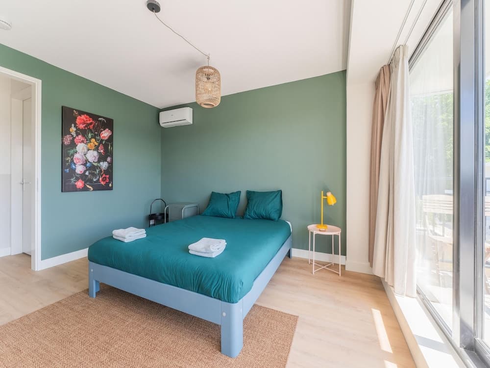 Lakeside Home With a Jetty