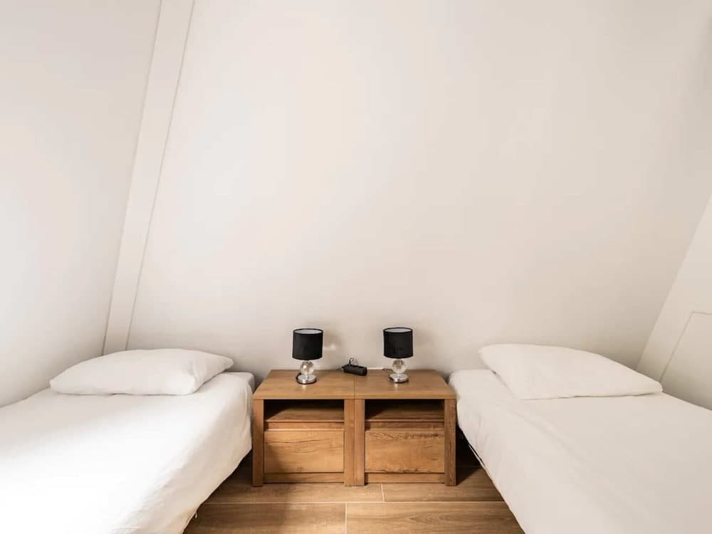 Charming Holiday Home in Poortugaal With Garden