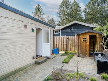 Peaceful Chalet in Putten With Garden