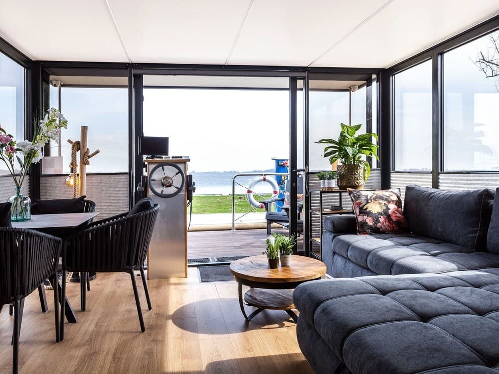 Luxury Houseboat With Stunning Views Over the Lake Including Sup Boards