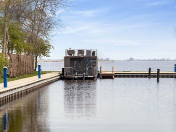 Luxury Houseboat With Stunning Views Over the Lake Including Sup Boards