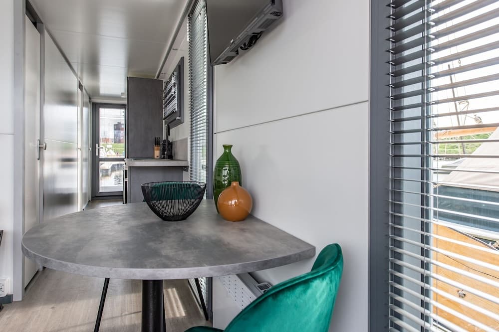 Water Lodge Kamperland With Scenic Terraces