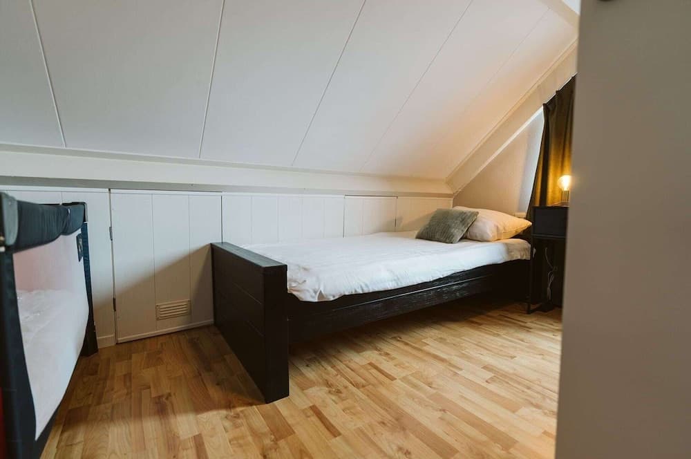 Holiday Home With Spacious Private Garden Within Walking Distance of the Beach