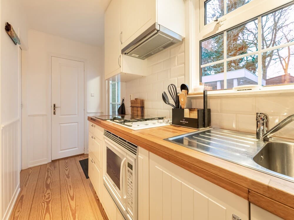 Chalet Kieftveen With hot tub for Four Person