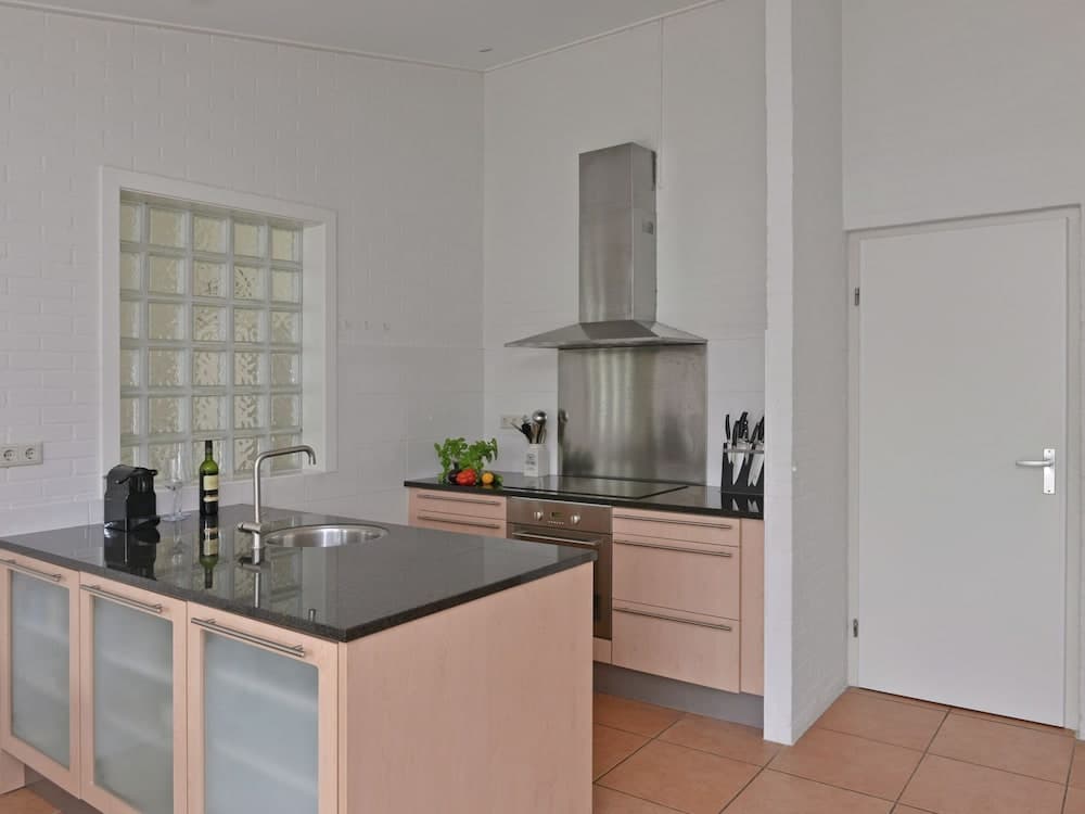 Bungalow Near Lake Veere for Water Sports