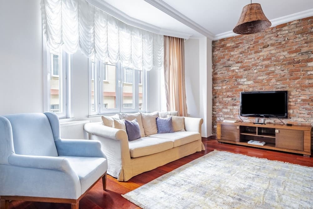 Centrally Located Apartment With Balcony in Sisli