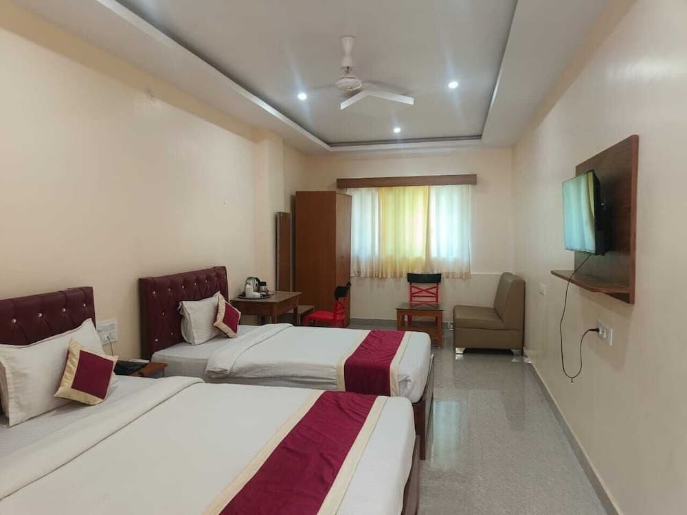 Hotel Rekha International