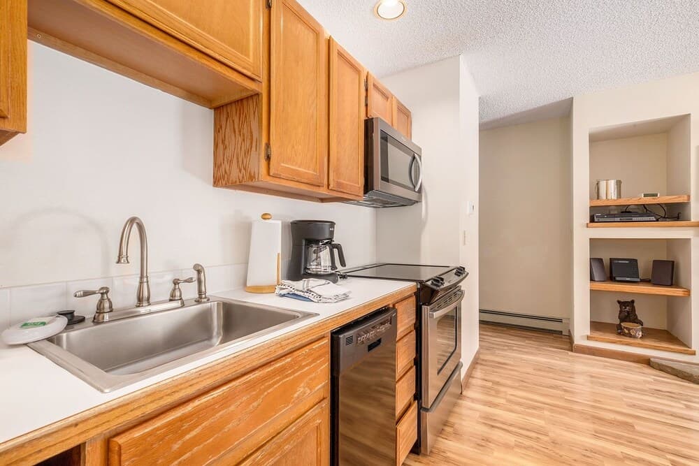 Boulder Brook on Fall River - One Bedroom Suite 14 1 Condo by Redawning