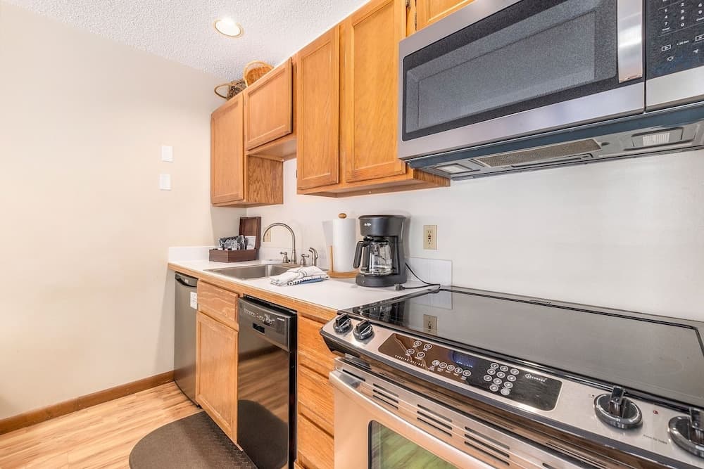 Boulder Brook on Fall River - One Bedroom Suite 14 1 Condo by Redawning