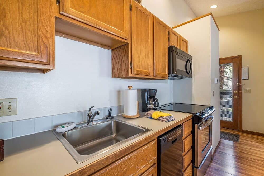 Boulder Brook on Fall River - One Bedroom Suite 9 1 Condo by Redawning