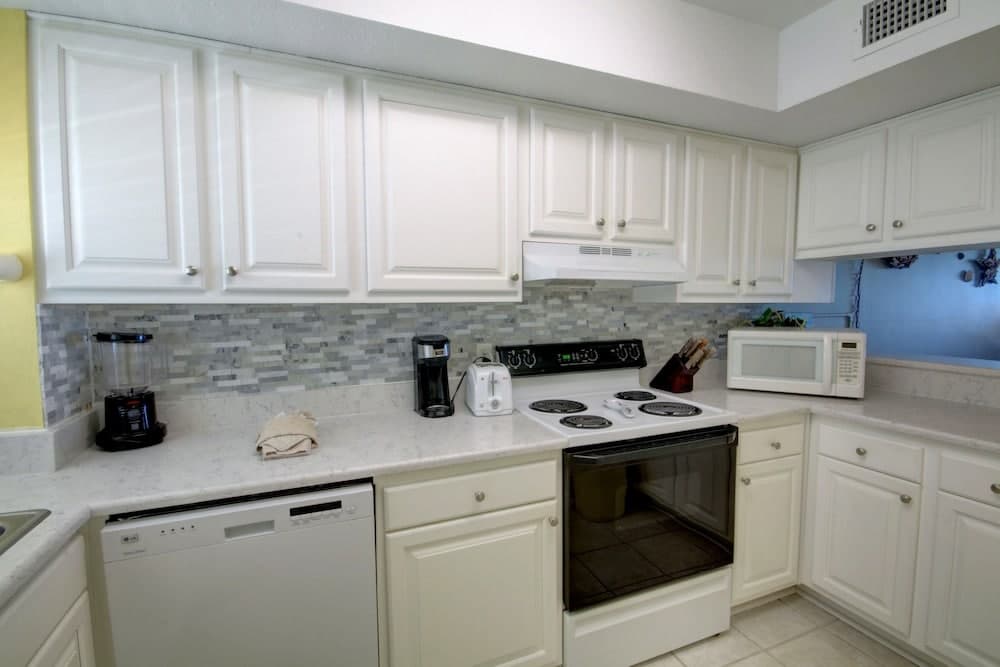 446 El Matador 2 Bedroom Condo by RedAwning