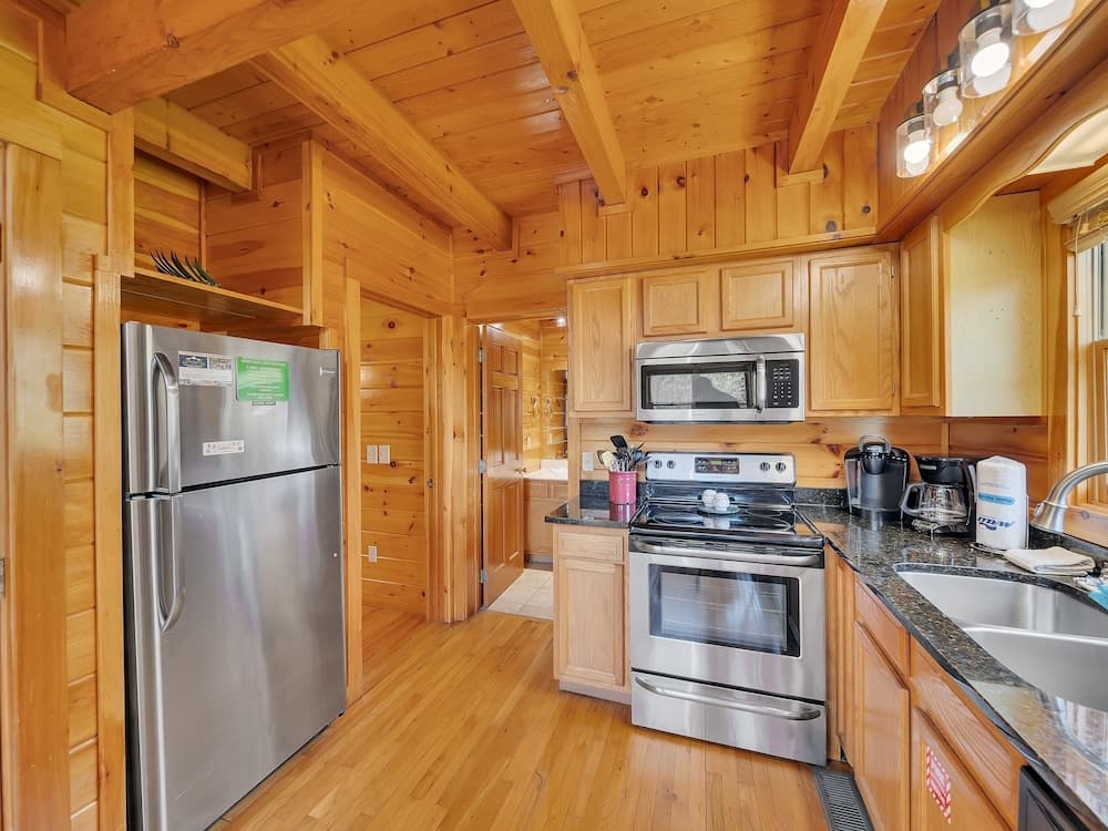 Tranquility - Quiet And Comfortable Cabin! Close To The Tanger Outlet Shopping 2 Bedroom Cabin by RedAwning