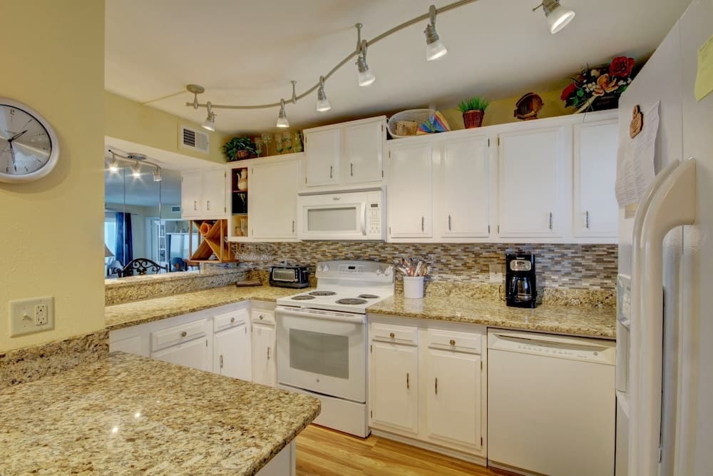 563 El Matador 2 Bedroom Condo by RedAwning