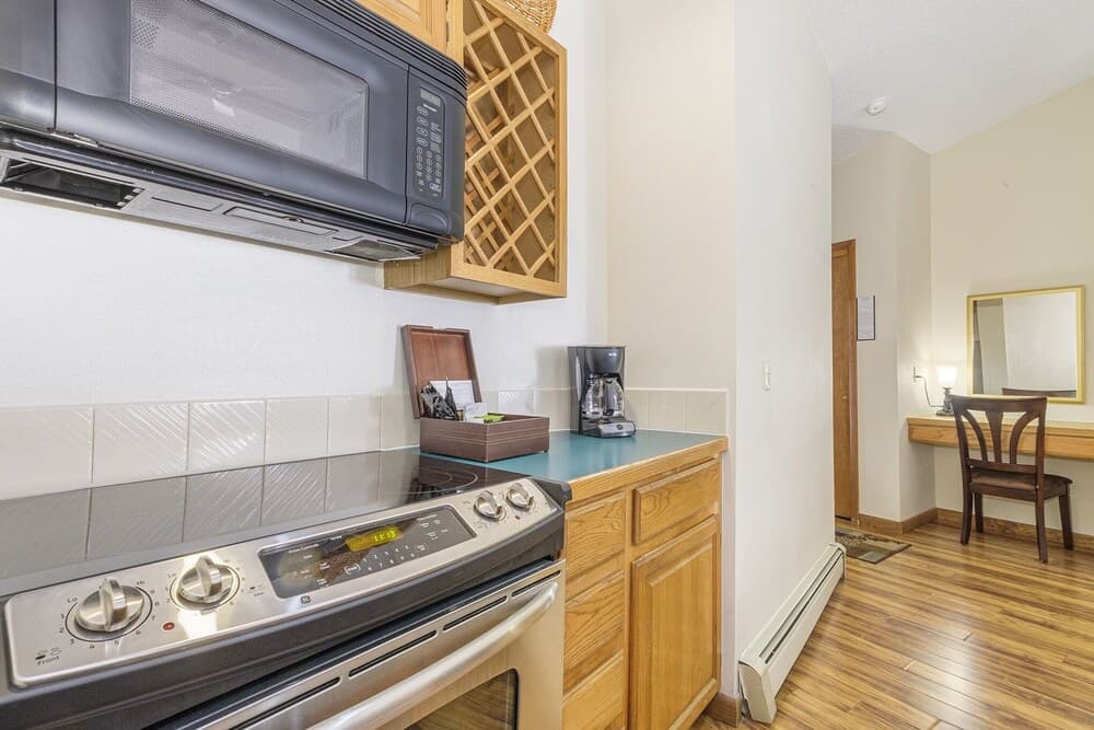 Boulder Brook On Fall River - Spa Suite 7 Condo by Redawning