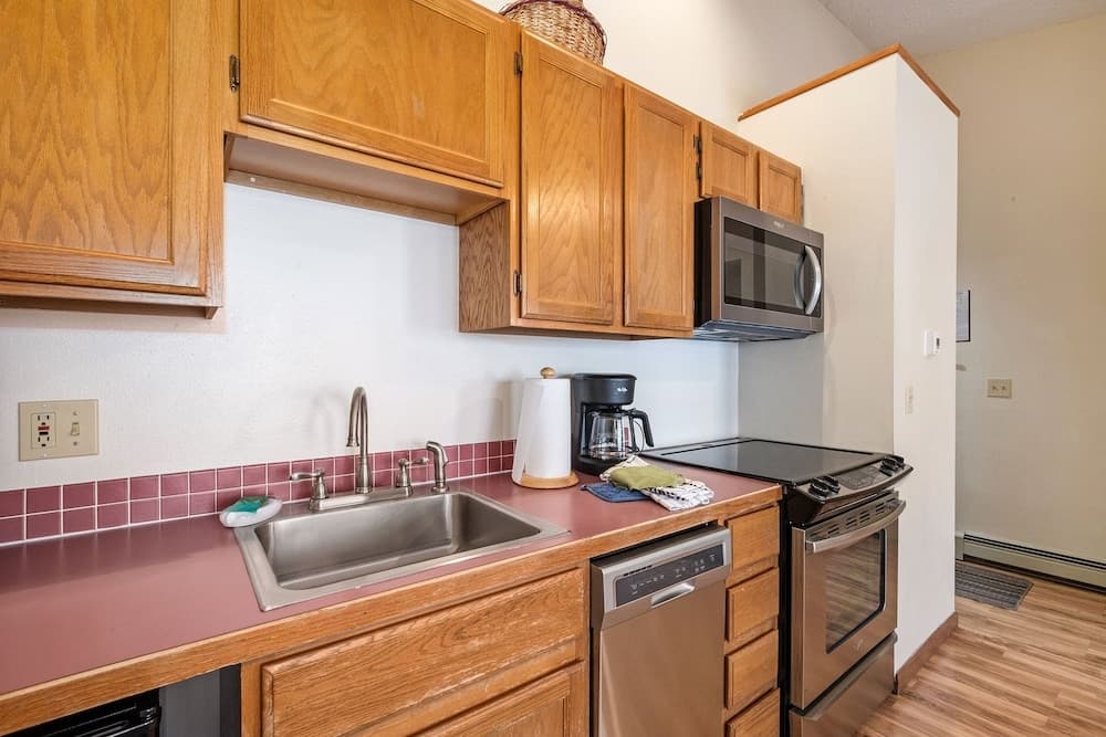 Boulder Brook on Fall River - One Bedroom Suite 11 1 Condo by Redawning