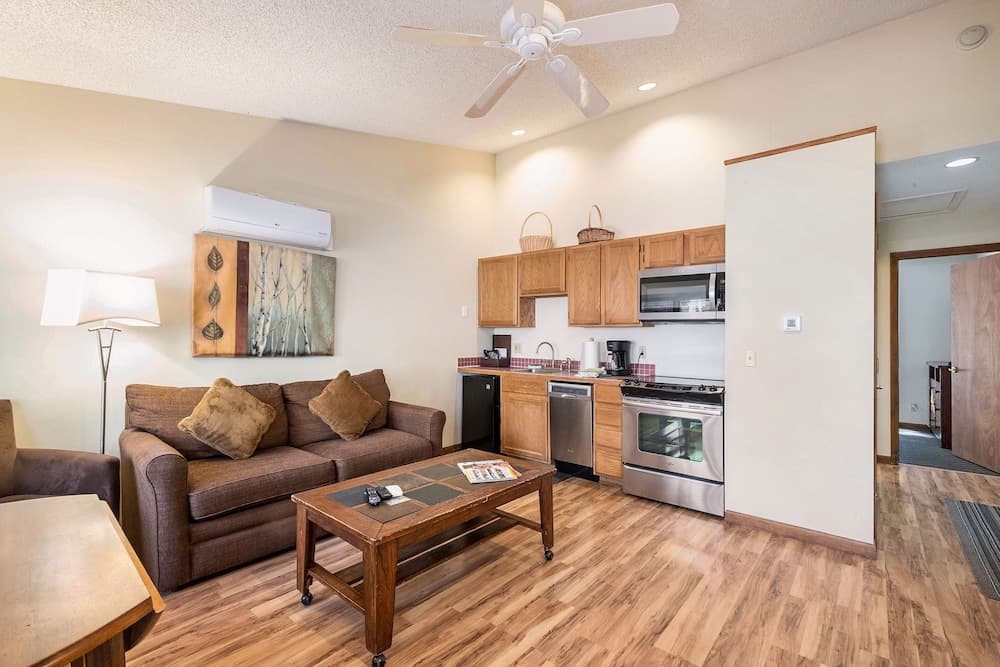 Boulder Brook on Fall River - One Bedroom Suite 11 1 Condo by Redawning