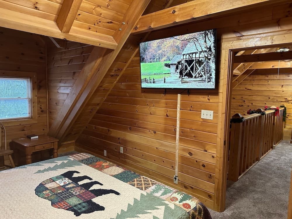 Er74 - Gerrald's Chalet - Great Location. Close To All The Action! 3 Bedroom Cabin by RedAwning