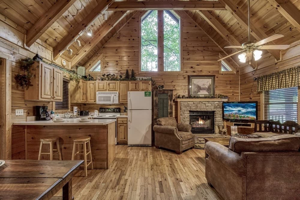 Er66 - Lil' Bit Of Heaven - Great Location. Close To All The Action! 1 Bedroom Cabin by RedAwning