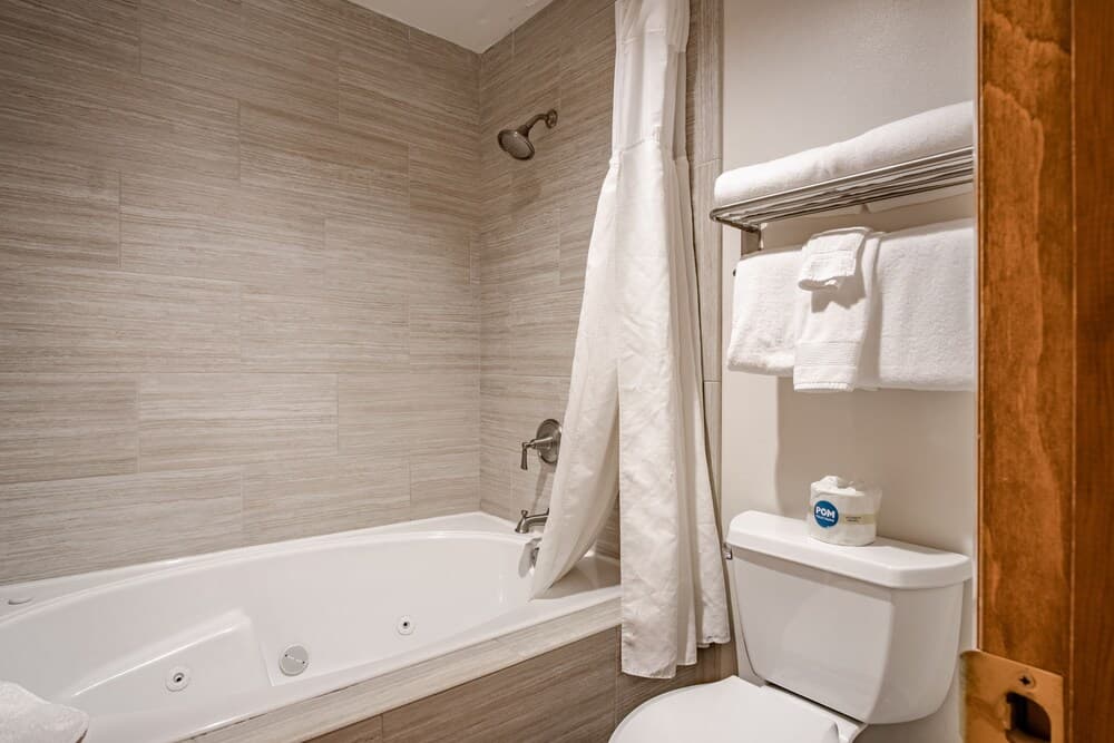 Boulder Brook on Fall River - One Bedroom Suite 15 1 Condo by Redawning