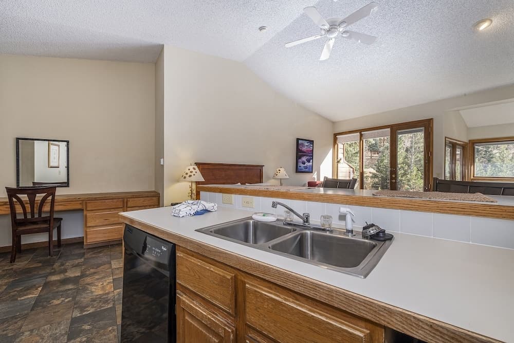 Boulder Brook On Fall River - Spa Suite 8 Condo by Redawning