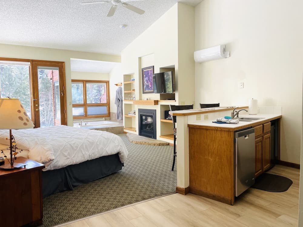 Boulder Brook On Fall River - Spa Suite 5 Condo by Redawning