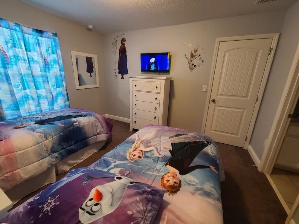 Solterra - 6 Bedrooms House W/pool-7048sr 6 Home by Redawning