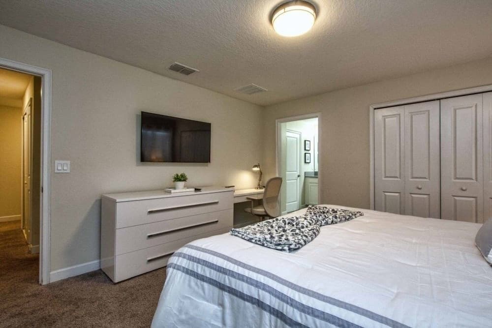 Modern Decor, Waterview W/splashpool, Bbq-1636str 4 Bedroom Townhouse by RedAwning