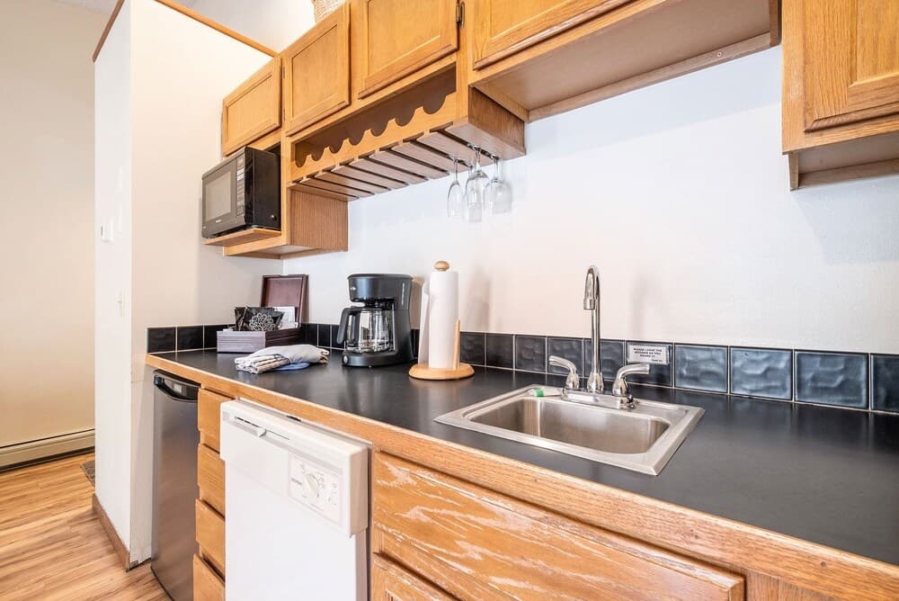 Boulder Brook on Fall River - One Bedroom Suite 10 1 Condo by Redawning