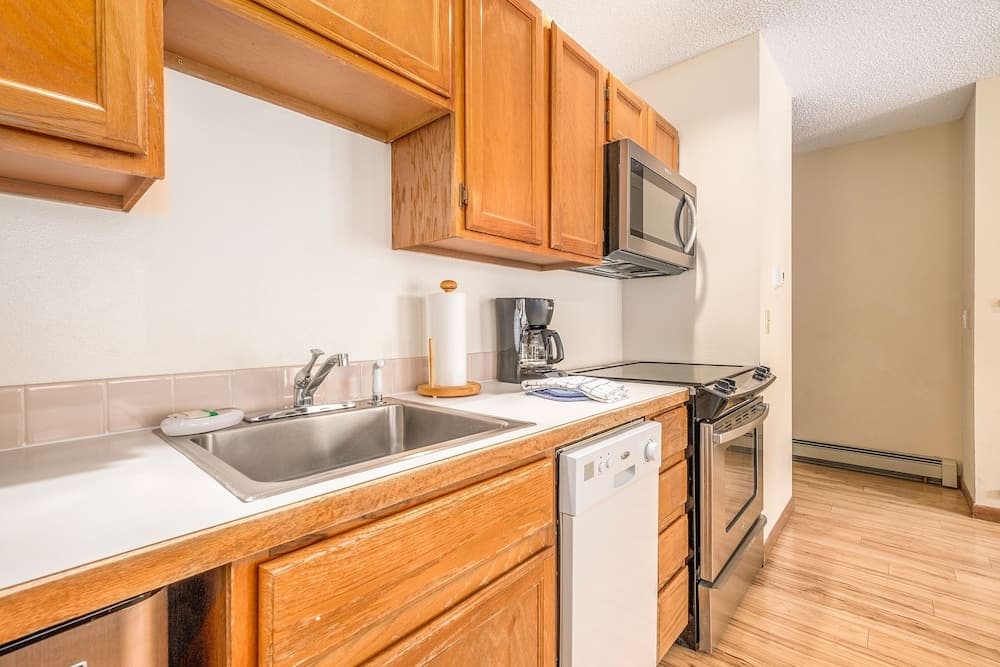 Boulder Brook on Fall River - One Bedroom Suite 16 1 Condo by Redawning