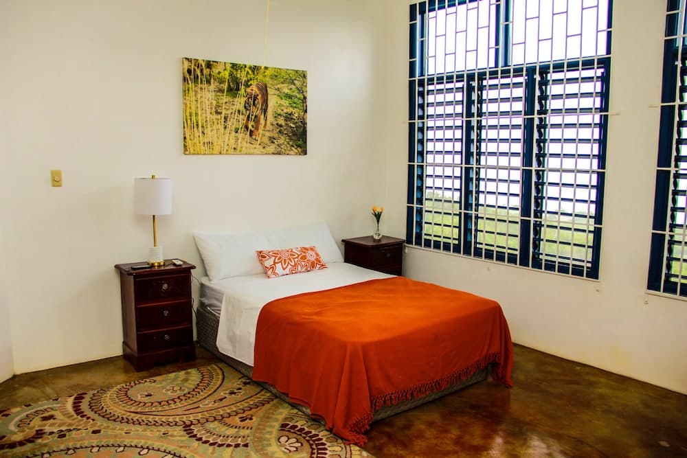 Sunshine Lodge- Your Home Away From Home