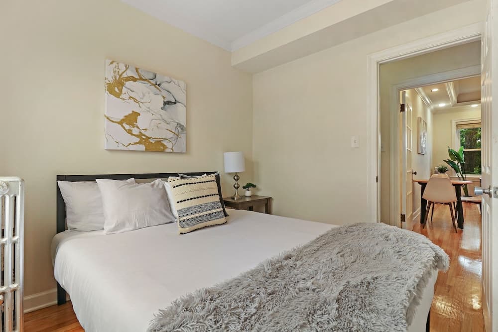 Alluring 2BR Apt in Old Irving Park