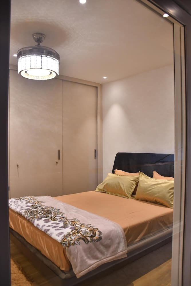 Luxuryhouse-3br-free Car & Driver-balcony-wifi