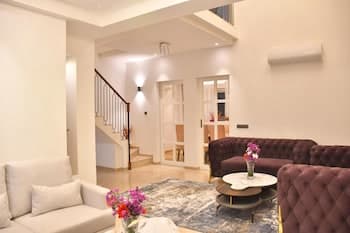 Luxury House in Hyderabad With Chef and Driver