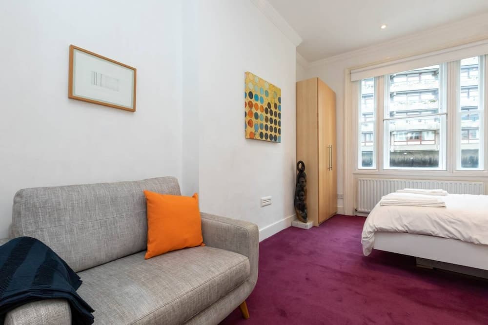 2 Bedroom 2 Bathroom Victorian Maisonette in Barbican