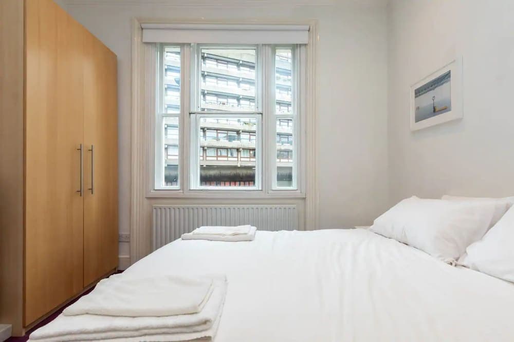 2 Bedroom 2 Bathroom Victorian Maisonette in Barbican