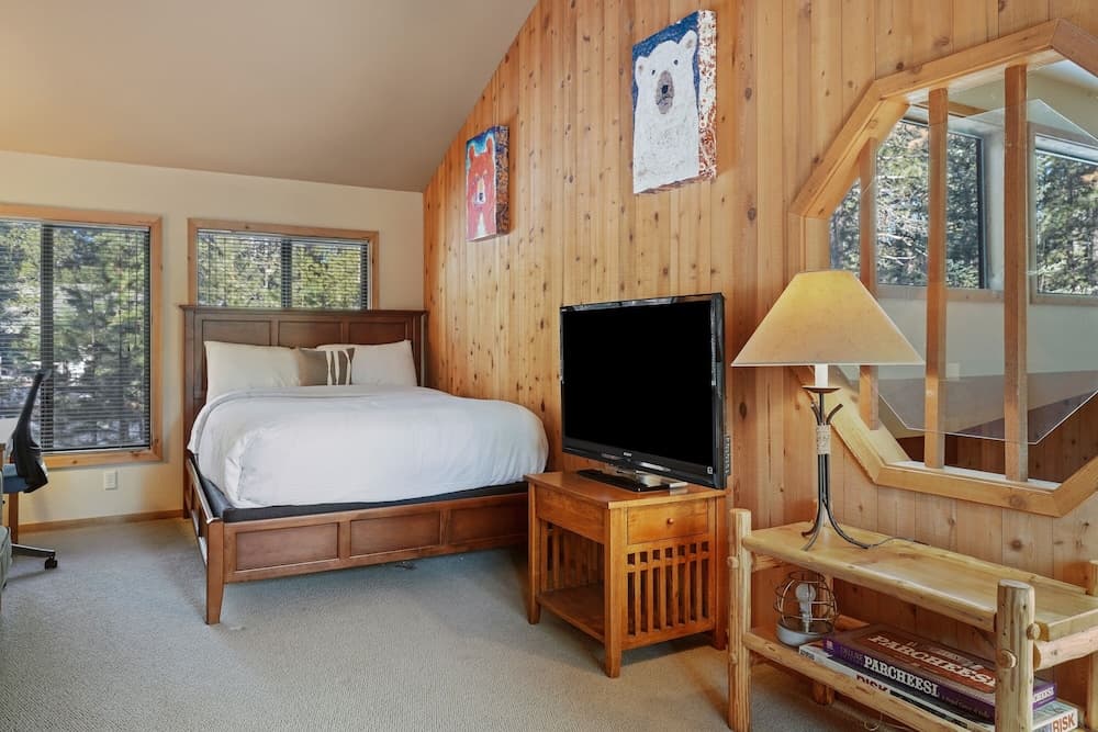 14 Mt Hood Lane 3 Bedroom Home by RedAwning