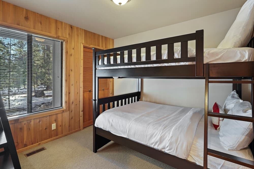 14 Mt Hood Lane 3 Bedroom Home by RedAwning