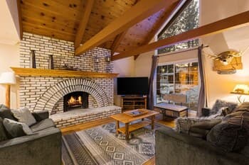 55 - Rustic Ridge 3 Bedroom Home by Redawning