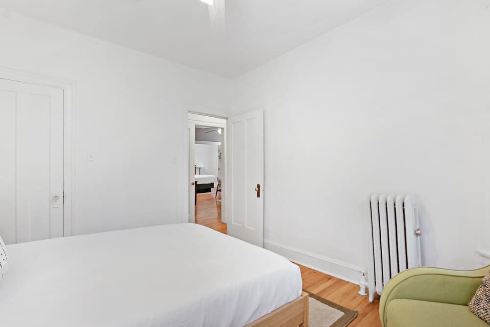 3BR Sparkling Elegant Apt near Boystown