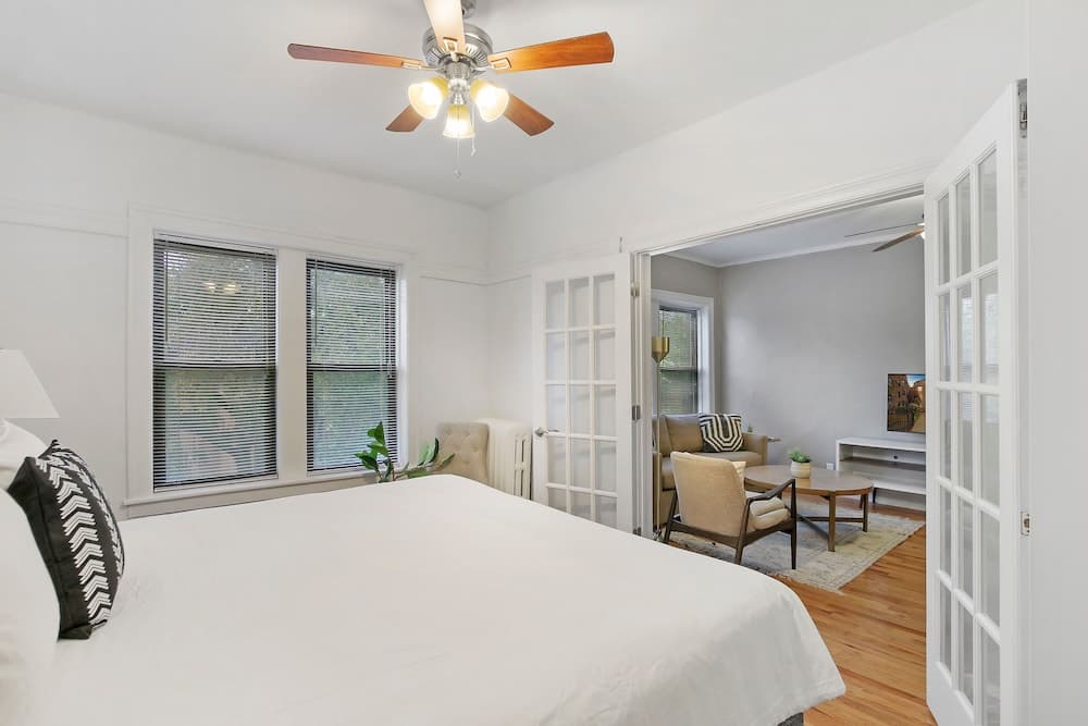 3BR Sparkling Elegant Apt near Boystown
