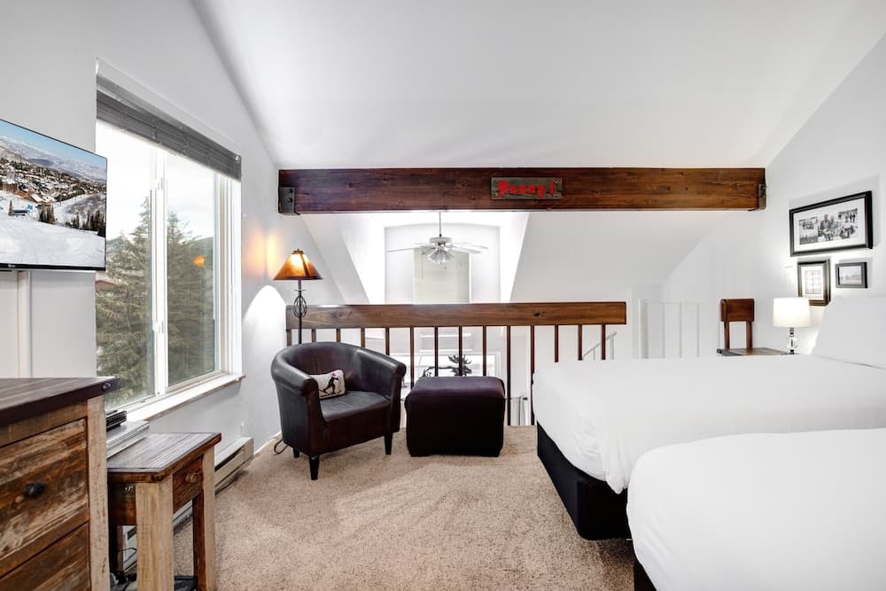 Snowcrest 300 1 Bedroom Condo by RedAwning